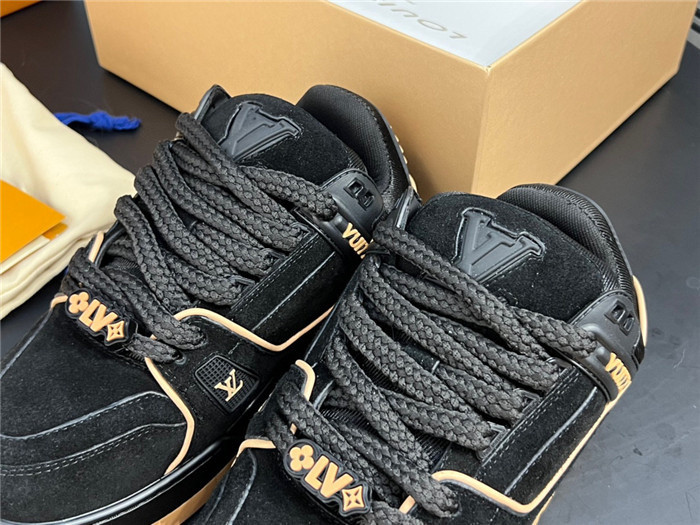 lovt sneaker